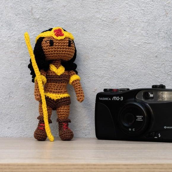 Diana da Caverna do Dragão em Amigurumi