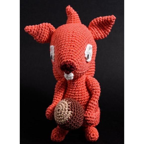 Esquilo com Noz em Amigurumi