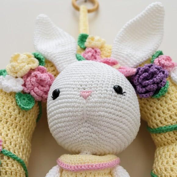 Guirlanda Coelhinha de Vestido em Amigurumi
