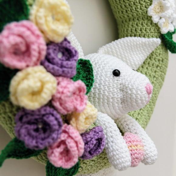 Guirlanda Coelhinho Preguiçoso em Amigurumi