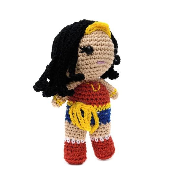 Mulher Maravilha Pequena em Amigurumi