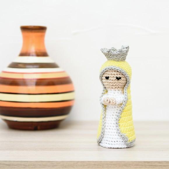 Nossa Senhora Manto Amarelo em Amigurumi