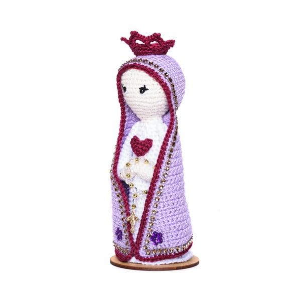 Nossa Senhora Lilás em Amigurumi