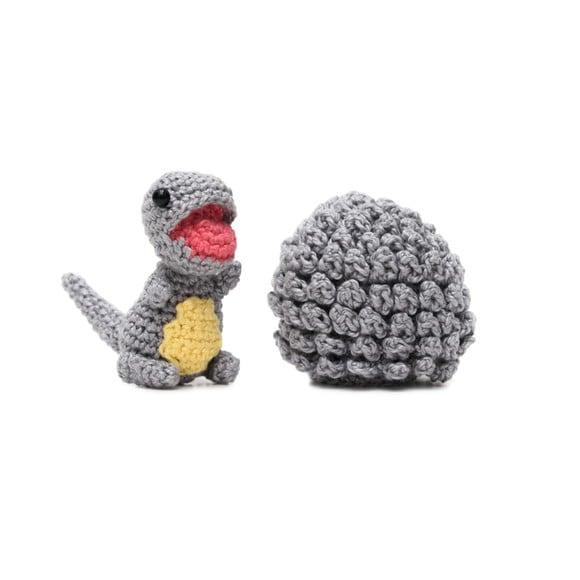 Ovo com Filhote de Dinossauro Cinza em Amigurumi