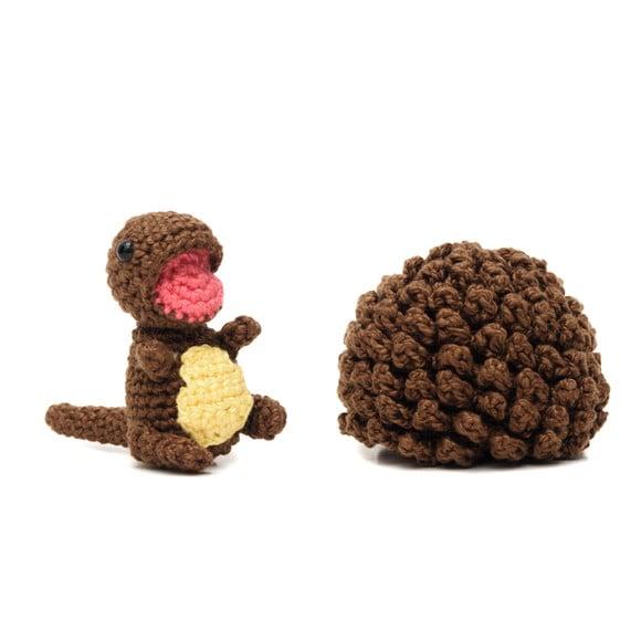 Ovo com Filhote de Dinossauro Marrom em Amigurumi