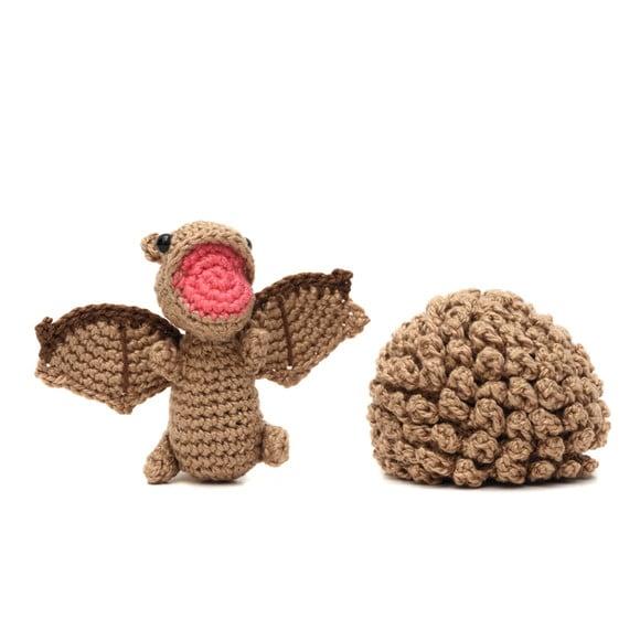 Ovo com Filhote de Dragão Bege em Amigurumi