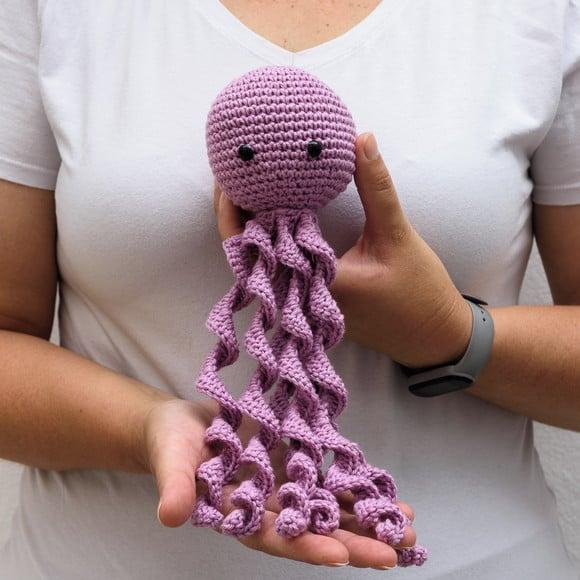 Polvo para Newborn Lilás em Amigurumi