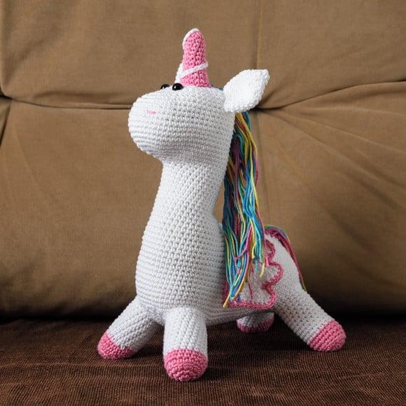 Unicórnio Asas Bordadas em Amigurumi