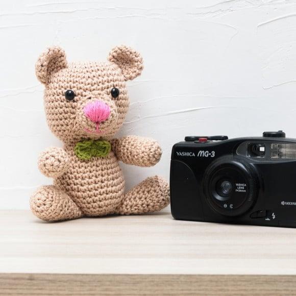 Ursinho de Gravata Verde em Amigurumi