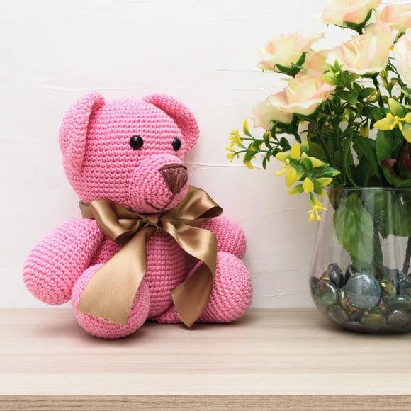Urso Rosa com Laço Dourado em Amigurmi
