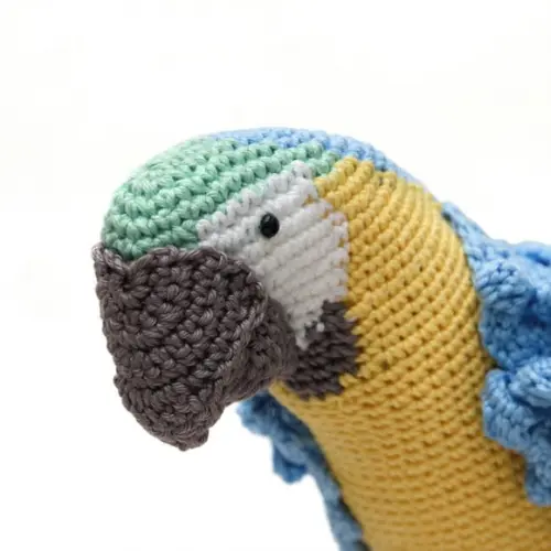 Arara em Amigurumi