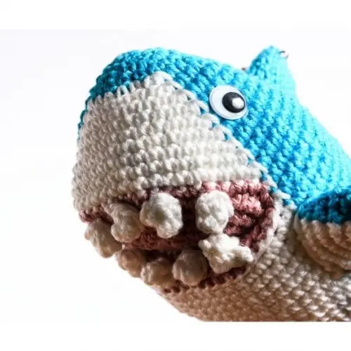 Baby Shark Azul em Amigurumi