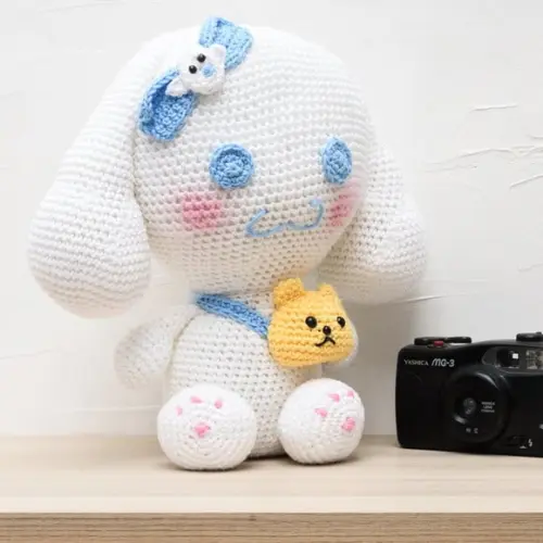 Cachorrinho Branco Cinnamoroll em Amigurumi