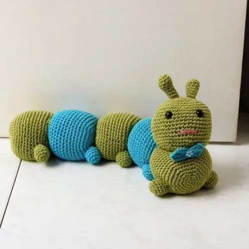 Centopéia Peso de Porta em Amigurumi