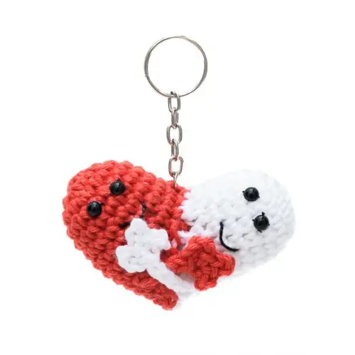 Chaveiro Abraço do Coração em Amigurumi