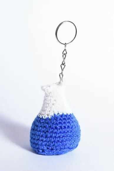 Chaveiro Erlemeyer Pequeno em Amigurumi