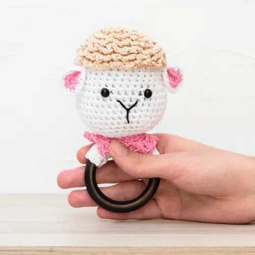 Chocalho Ovelha Branca em Amigurumi