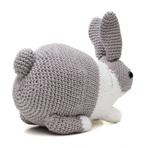 Coelho Holandês Cinza e Branco em Amigurumi