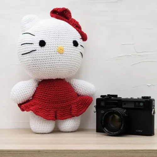 Hello Kitty Vermelha em Amigurumi