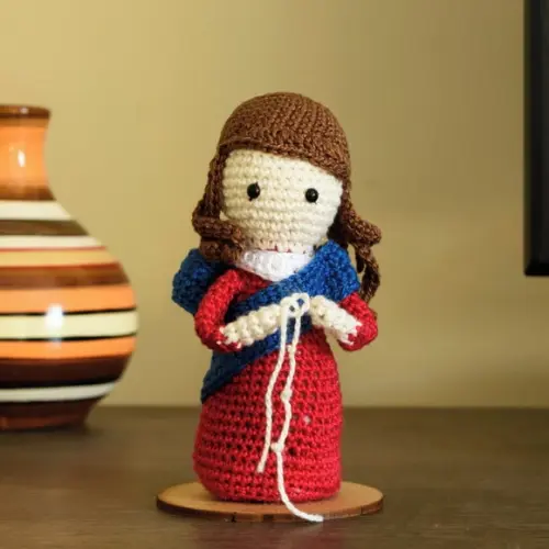 Nossa Senhora Desatadora de Nós em Amigurumi
