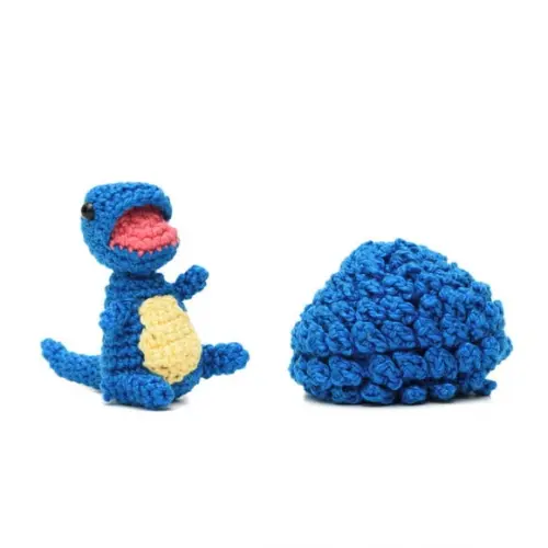 Ovo com Filhote de Dinossauro Azul em Amigurumi