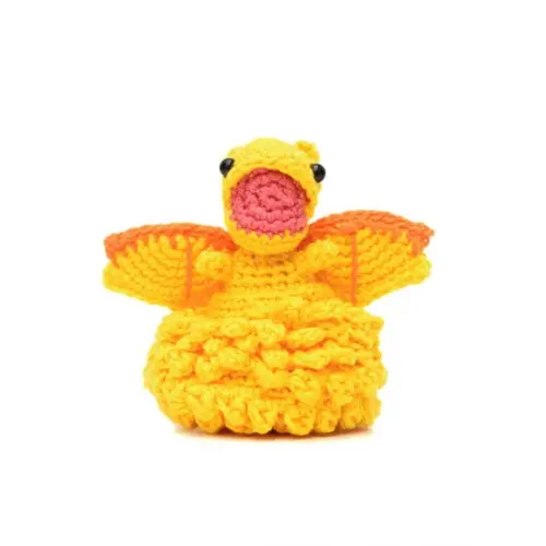 Ovo com Filhote de Dragão Amarelo em Amigurumi