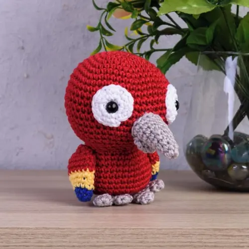Papagaio Vermelho em Amigurumi