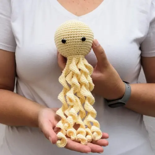 Polvo para Newborn Amarelo em Amigurumi