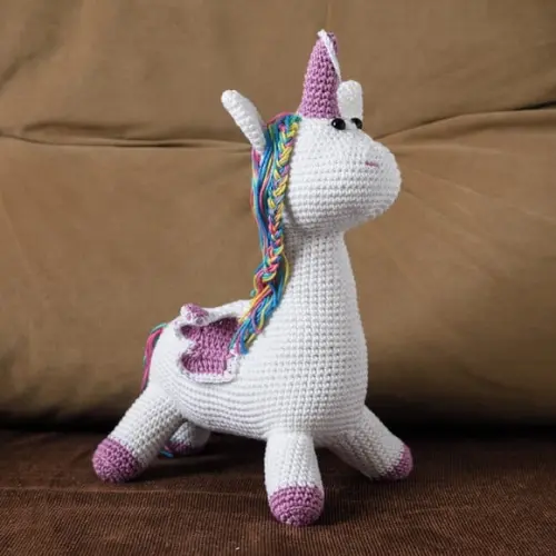 Unicórnio Lilás em Amigurumi