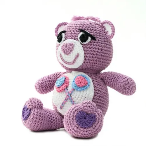 Ursinho Carinhoso Lilás em Amigurumi