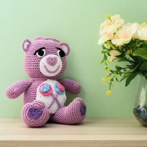 Ursinho Carinhoso Lilás em Amigurumi