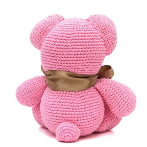 Urso Rosa com Laço Dourado em Amigurmi