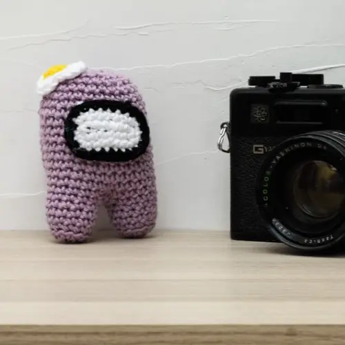 Among Us Lilás em Amigurumi