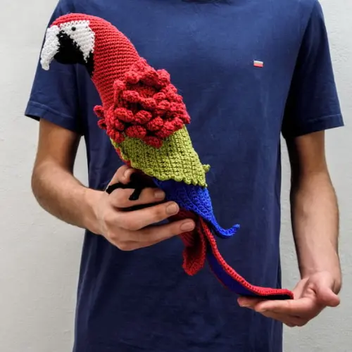 Arara Vermelha e Verde em Amigurumi