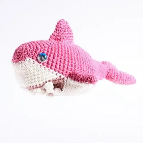 Baby Shark Rosa em Amigurumi