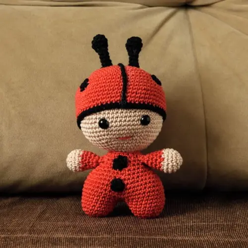 Bebê Joaninha em Amigurumi