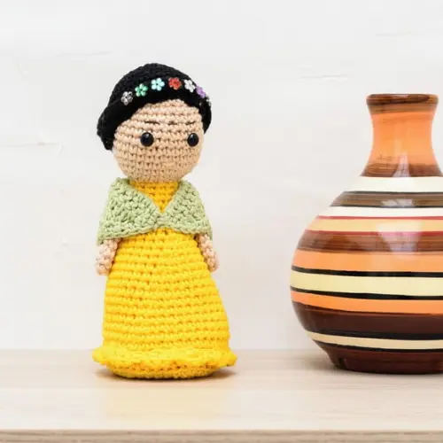 Boneca Frida Kahlo em Amigurumi