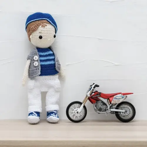 Boneco Jonathan em Amigurumi