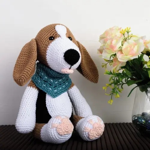 Cachorro Beagle Escuro em Amigurumi