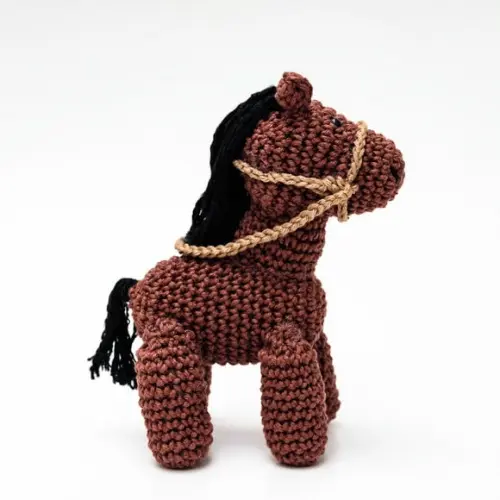 Cavalinho Marrom em Amigurumi