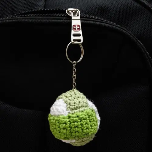 Chaveiro Bola em Amigurumi