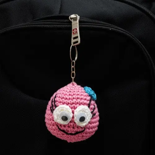Chaveiro Carinha Feliz Médio em Amigurumi