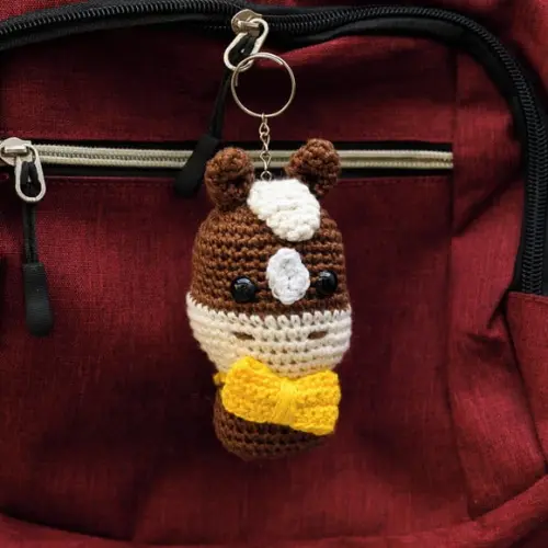 Chaveiro Cavalo de Gravata em Amigurumi