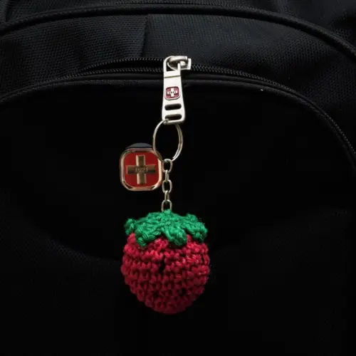 Chaveiro Morango em Amigurumi