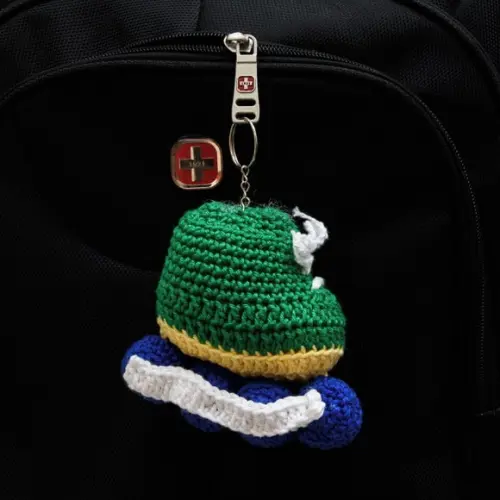 Chaveiro Patins em Amigurumi