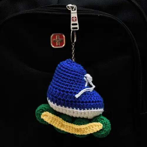 Chaveiro Patins em Amigurumi