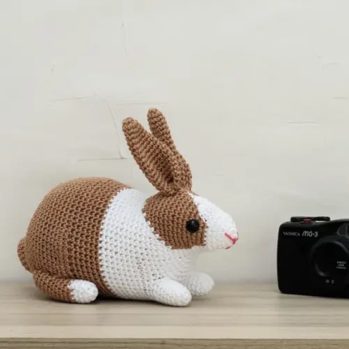 Coelho Holandês Fofo em Amigurumi