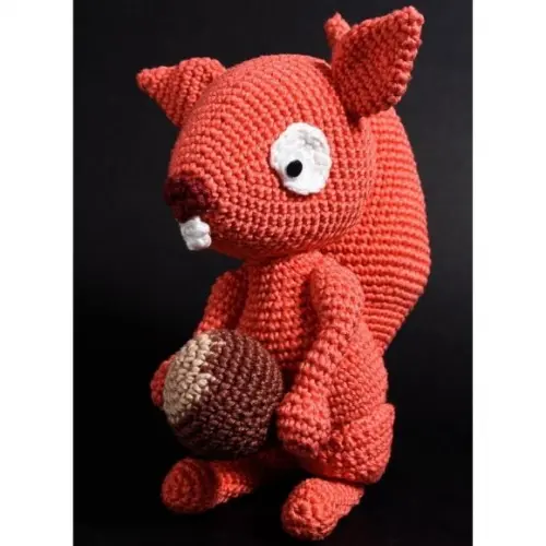 Esquilo com Noz em Amigurumi