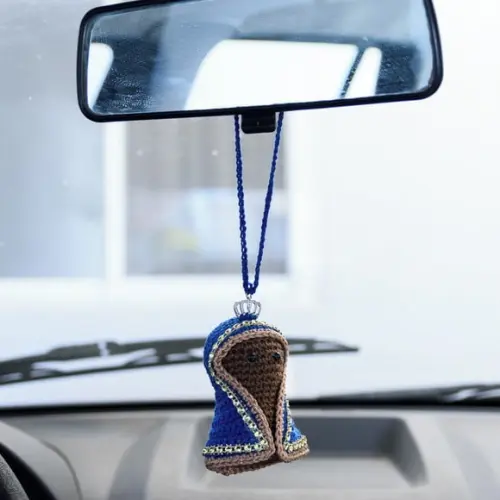 Mini N. Sra. Aparecida para Retrovisor em Amigurumi