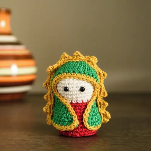 Mini Nossa Senhora de Guadalupe em Amigurumi